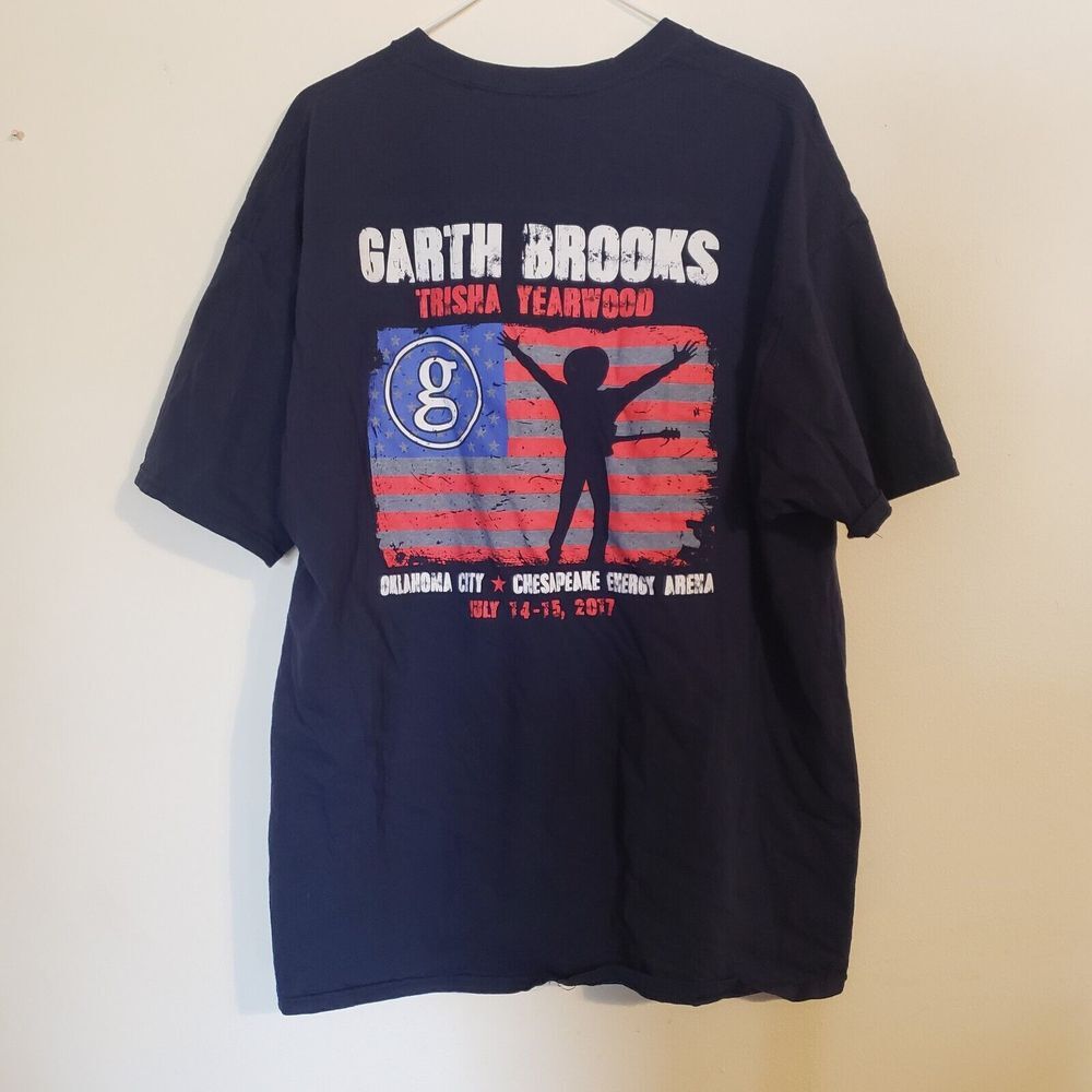 GARTH BROOKS TRISHA YEARWOOD 2017 WORLD TOUR CONCERT T-SHIRT MEN'S 2X